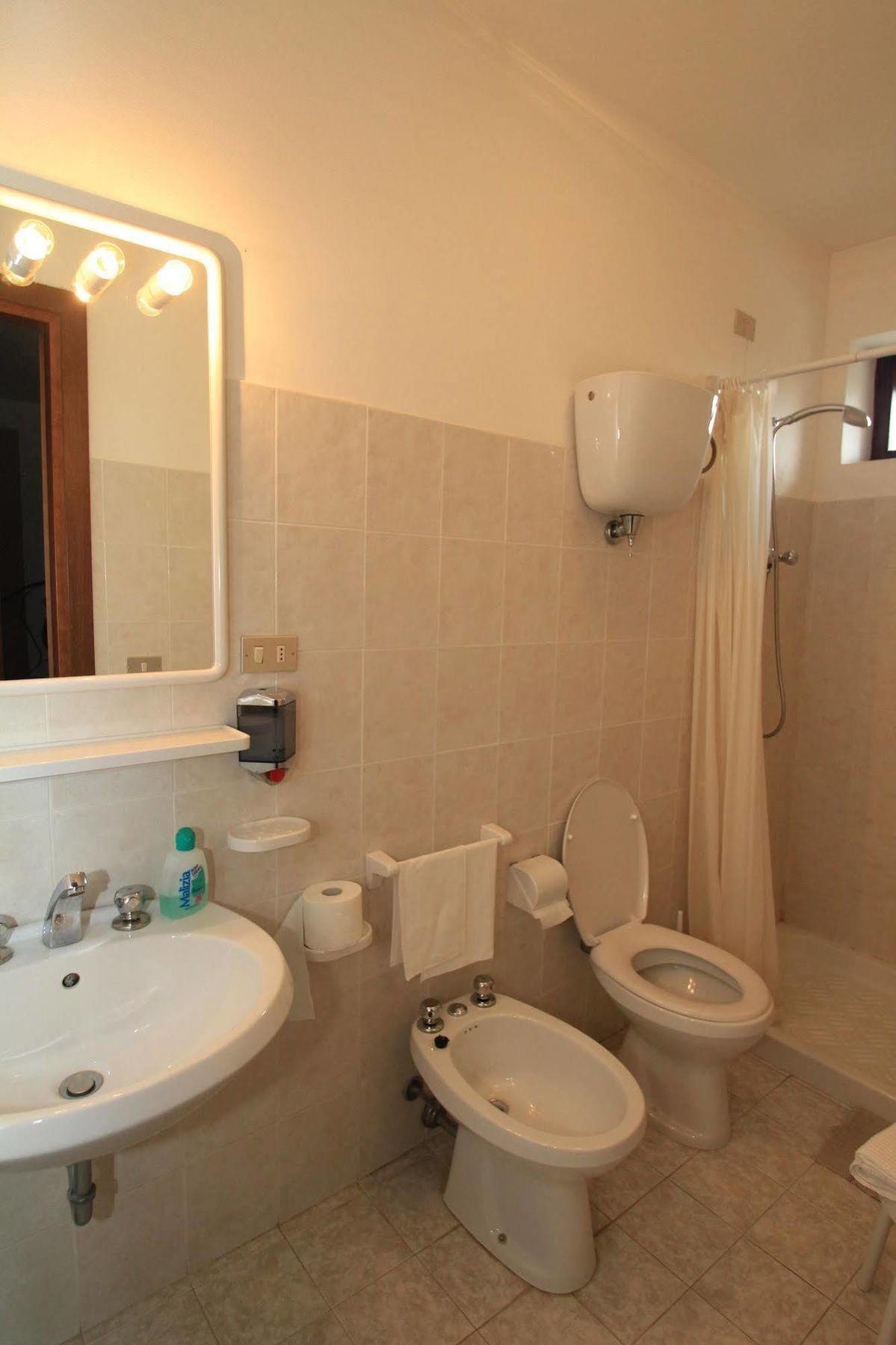 Hotel La Quiete Assisi Ngoại thất bức ảnh